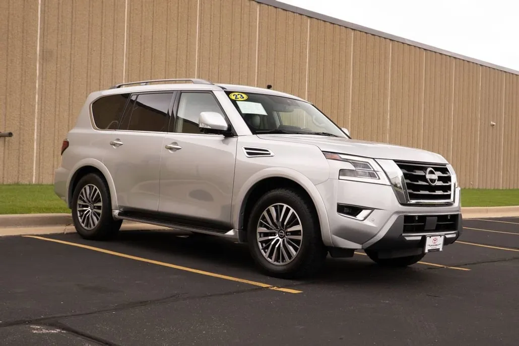 2023 Nissan Armada SL photo 1