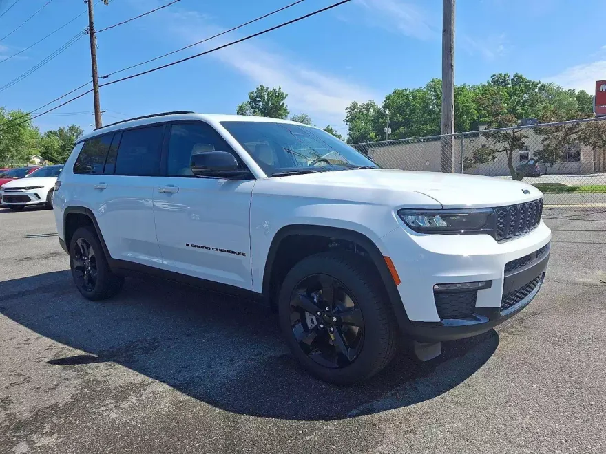 2025 Jeep Grand Cherokee Limited photo 1