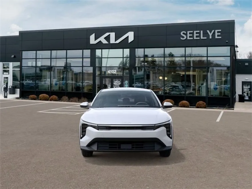 2025 Kia K4 LXS photo 1