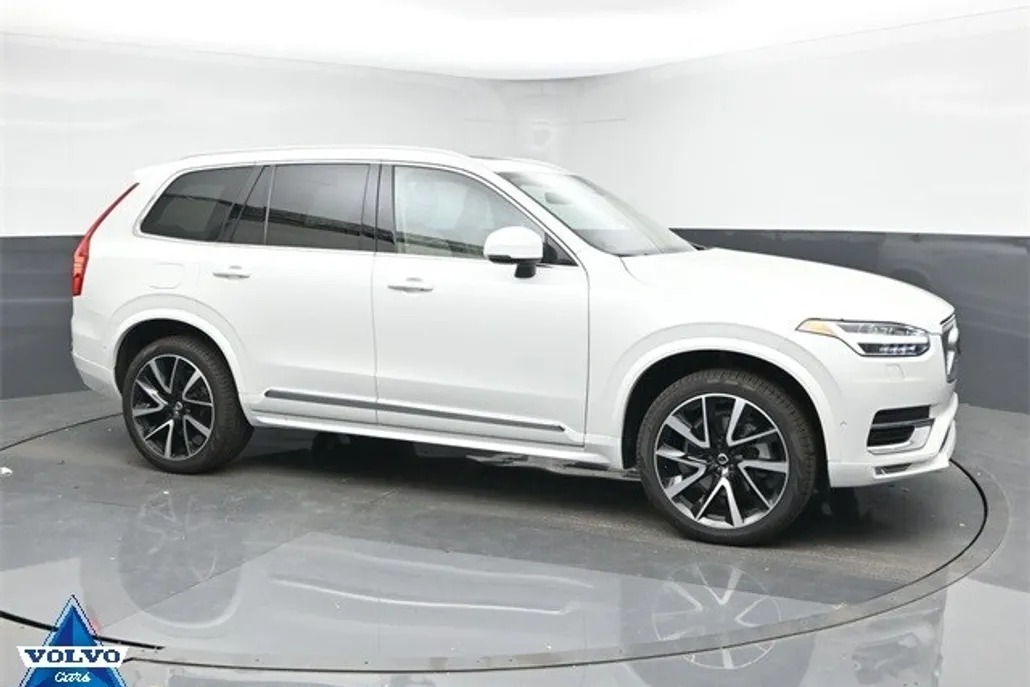 2023 Volvo XC90 Plus photo 1