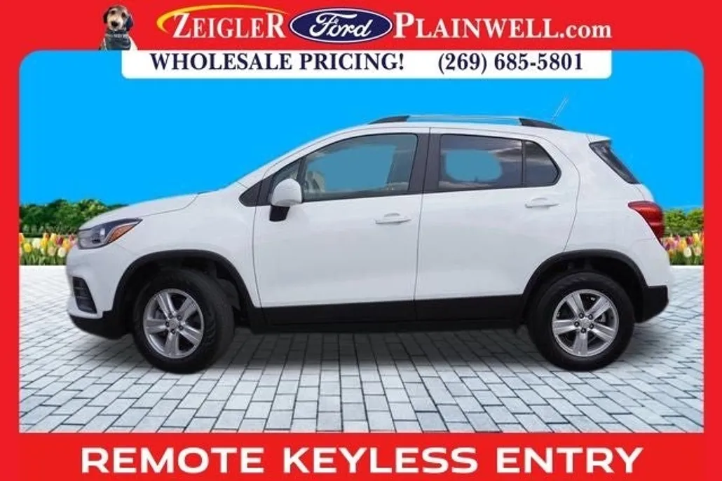 2022 Chevrolet Trax LT photo 1
