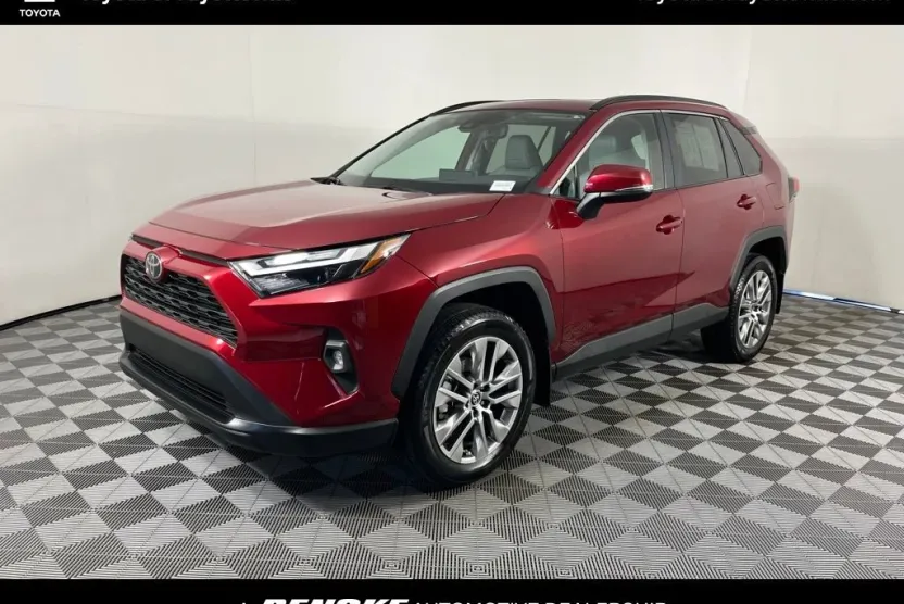 2023 Toyota RAV4 XLE Premium photo 1