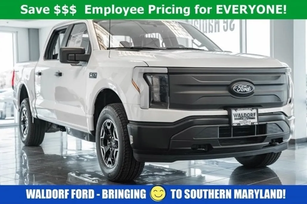 2024 Ford F-150 Lightning photo 1
