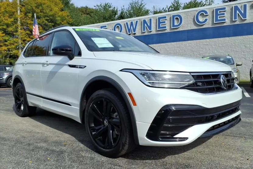 2024 Volkswagen Tiguan SE R-Line Black photo 1