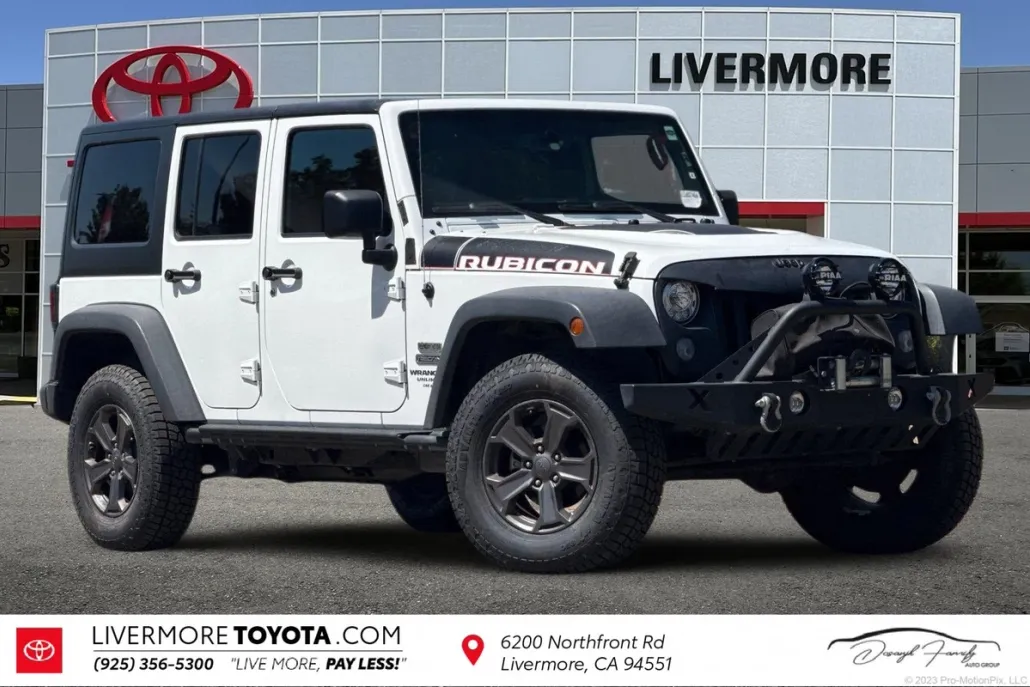 2017 Jeep Wrangler Unlimited Rubicon Recon photo 1