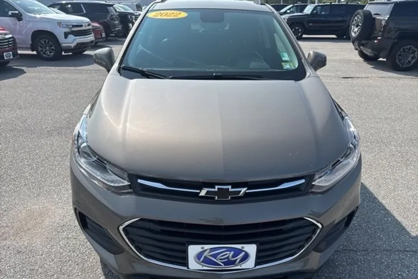 2022 Chevrolet Trax LT photo 1