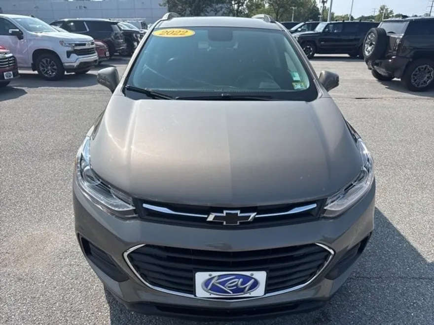 2022 Chevrolet Trax LT photo 1