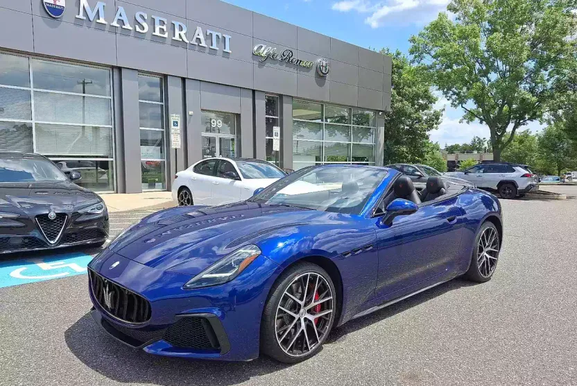 2024 Maserati Grancabrio photo 1