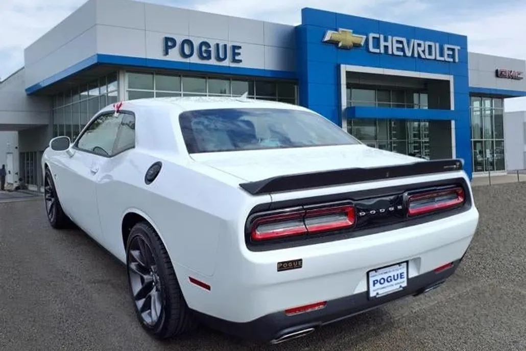2023 Dodge Challenger R/T Scat Pack photo 1