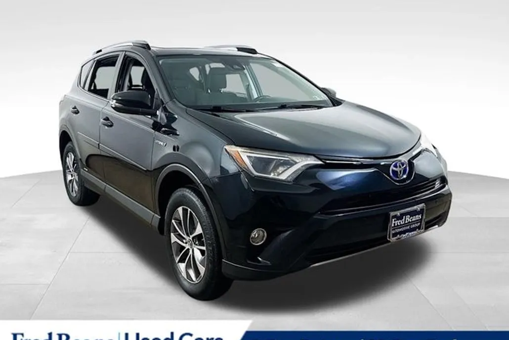 2017 Toyota RAV4 Hybrid XLE photo 1