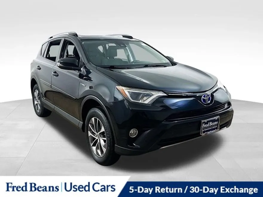 2017 Toyota RAV4 Hybrid XLE photo 1