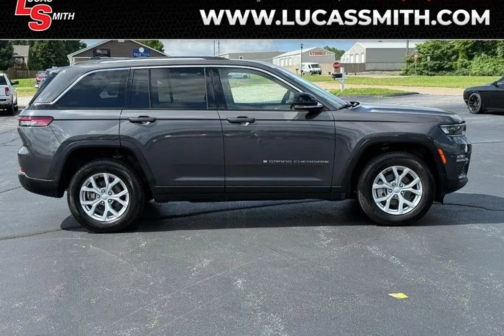 2023 Jeep Grand Cherokee Limited photo 1
