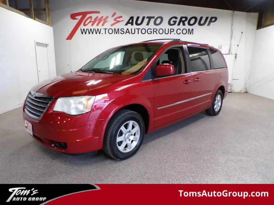 2010 Chrysler Town & Country Touring photo 1