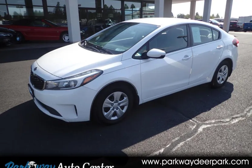 2017 Kia Forte LX photo 1