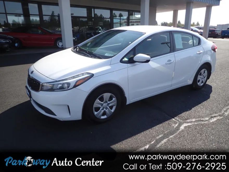 2017 Kia Forte LX photo 1