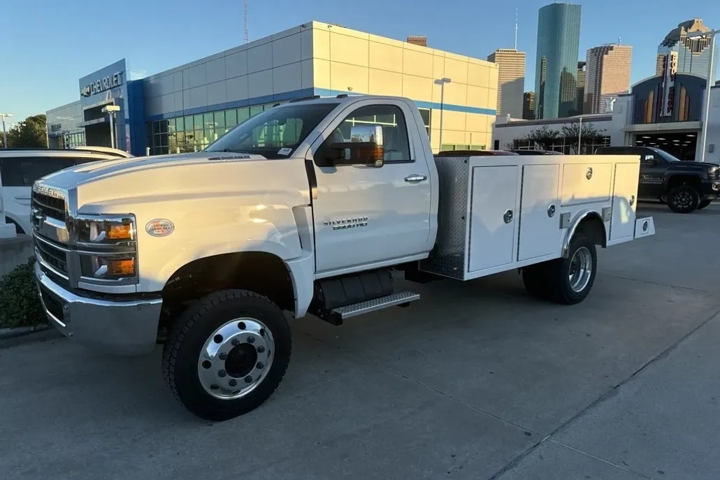 2024 Chevrolet Silverado 5500HD Work Truck photo 1