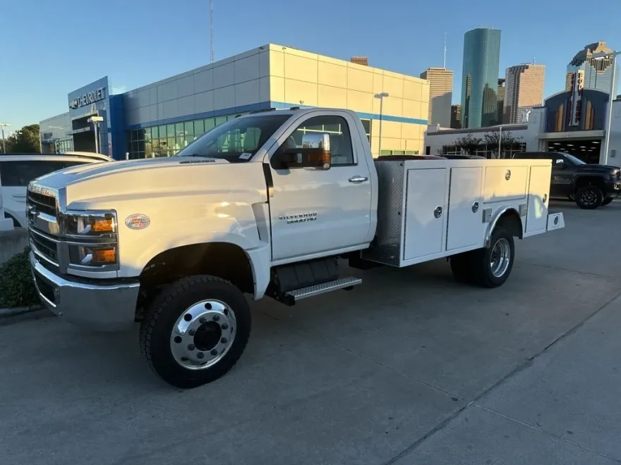 2024 Chevrolet Silverado 5500HD Work Truck photo 1