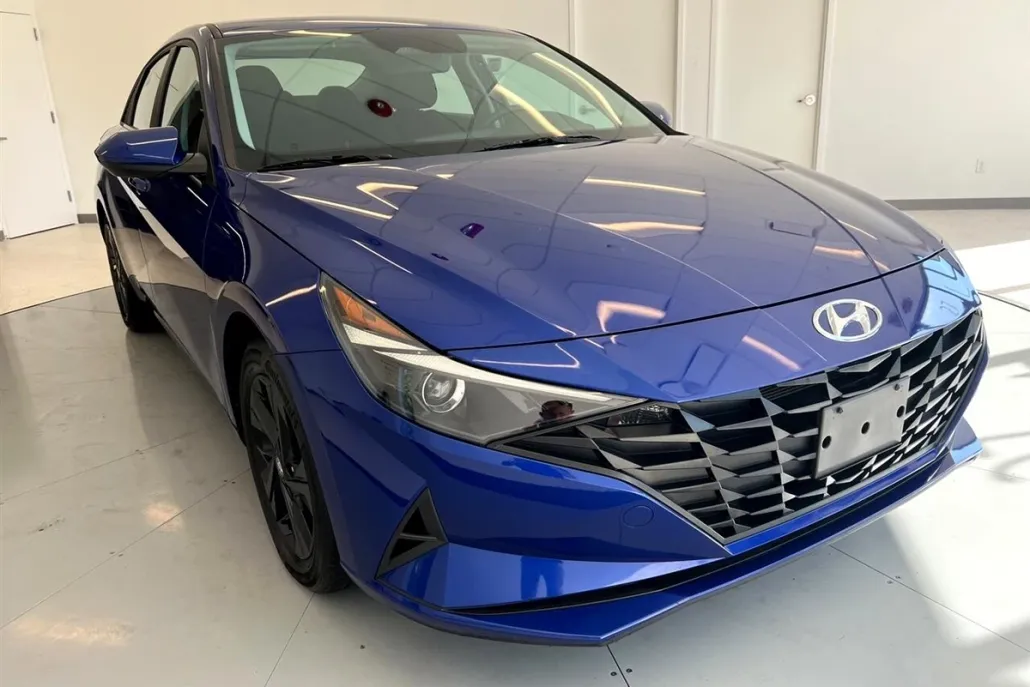 2023 Hyundai Elantra SEL photo 1