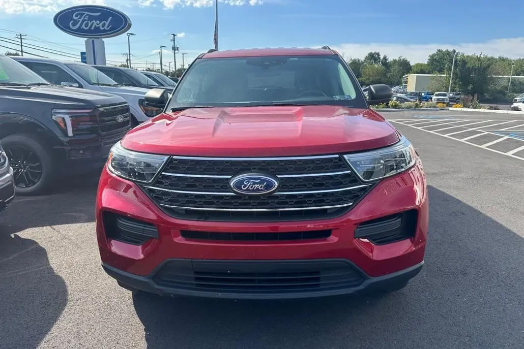 2022 Ford Explorer XLT photo 1