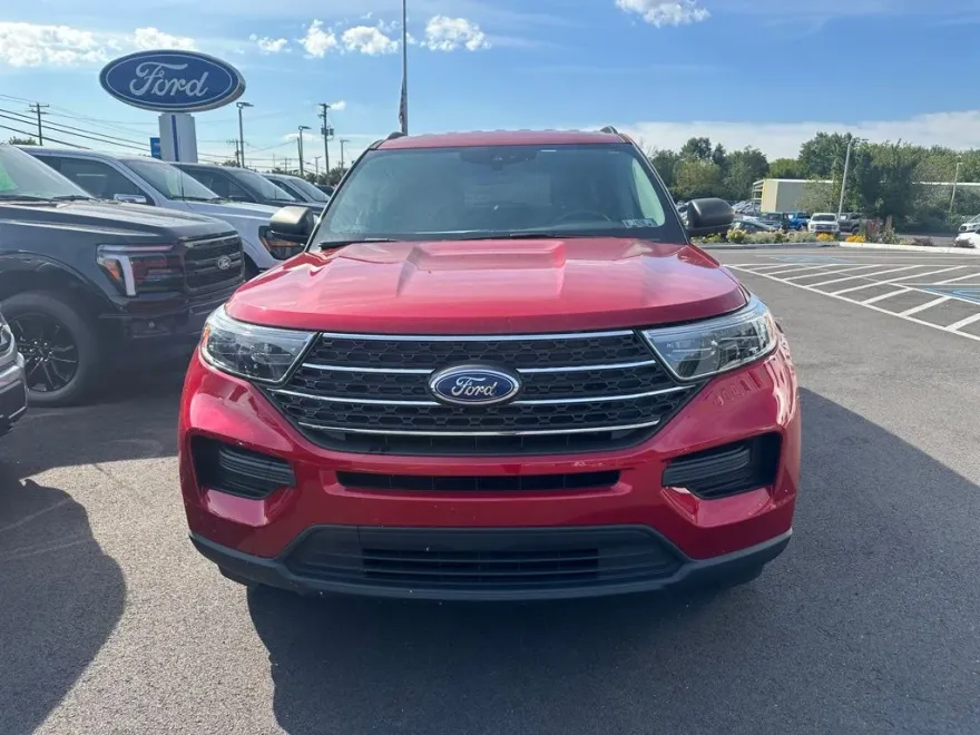 2022 Ford Explorer XLT photo 1