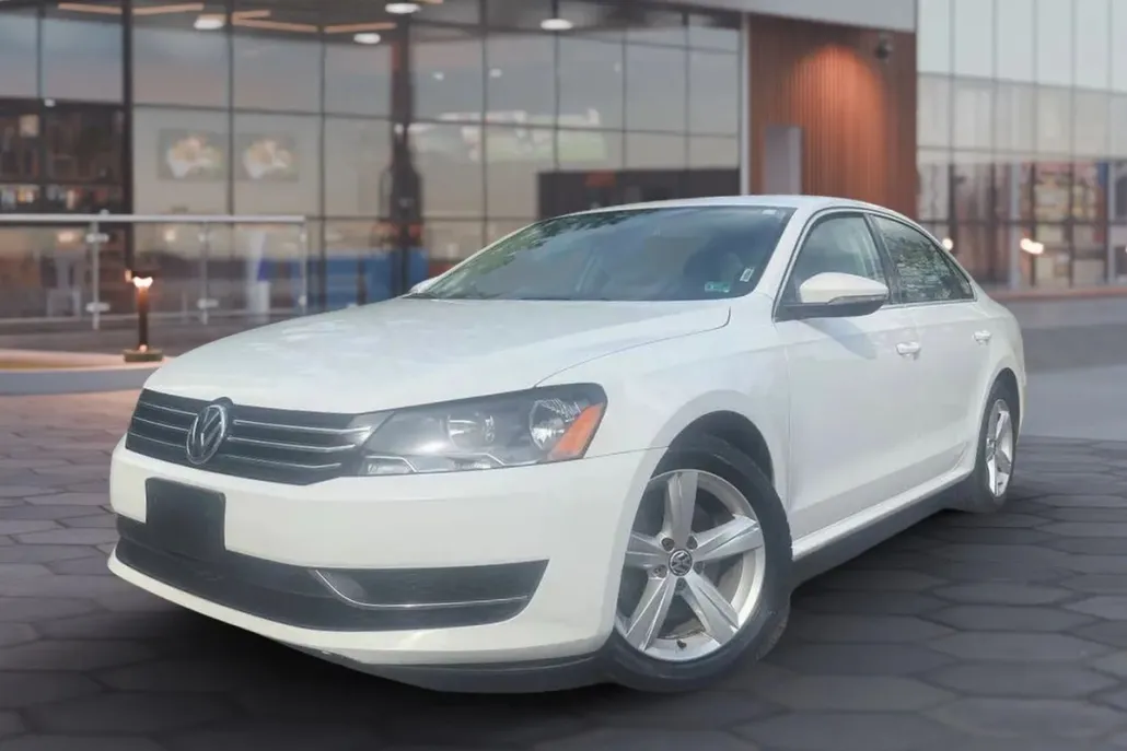 2012 Volkswagen Passat SE photo 1