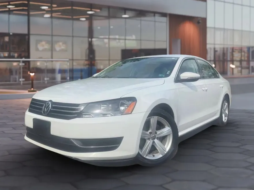 2012 Volkswagen Passat SE photo 1