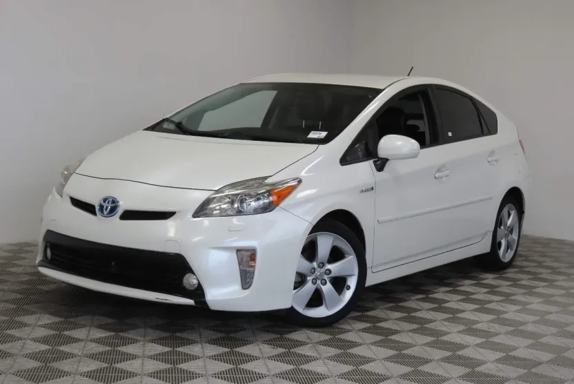 2013 Toyota Prius Five photo 1
