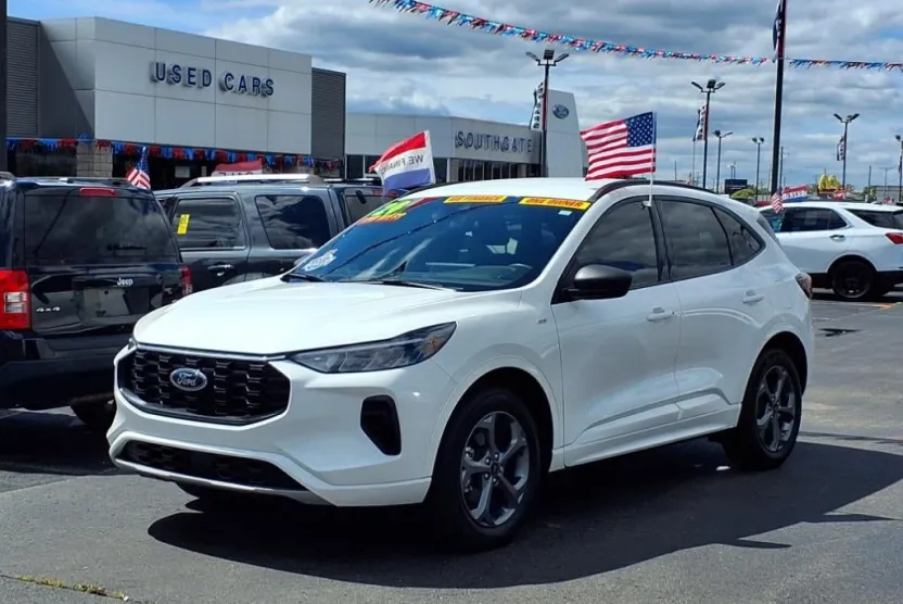 2024 Ford Escape ST-Line photo 1