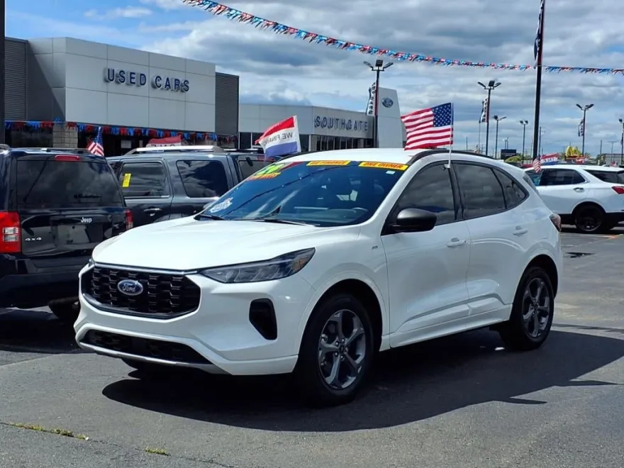 2024 Ford Escape ST-Line photo 1