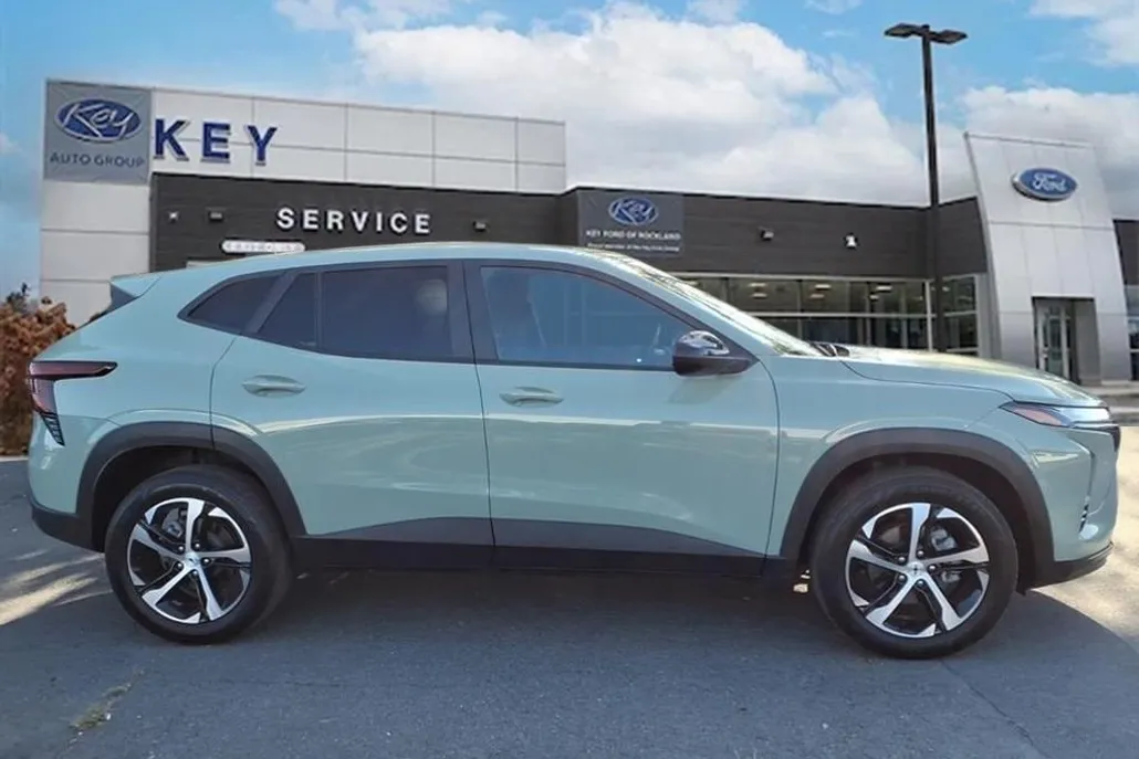 2024 Chevrolet Trax photo 1