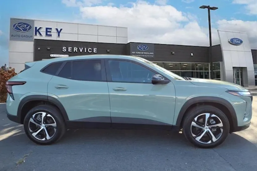 2024 Chevrolet Trax photo 1
