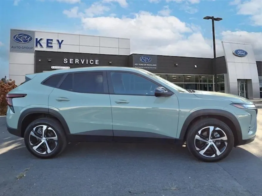 2024 Chevrolet Trax photo 1