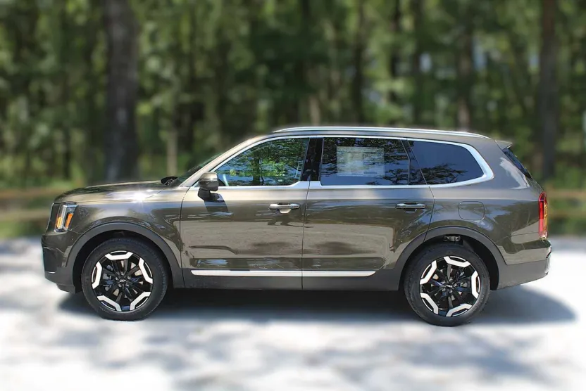 2025 Kia Telluride S photo 1