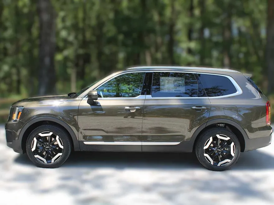 2025 Kia Telluride S photo 1