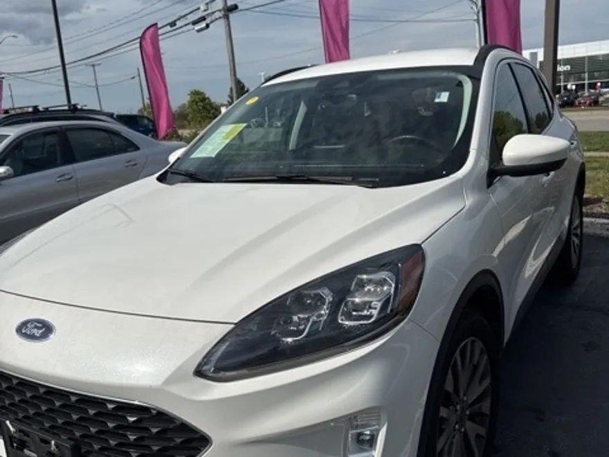 2022 Ford Escape Titanium photo 1