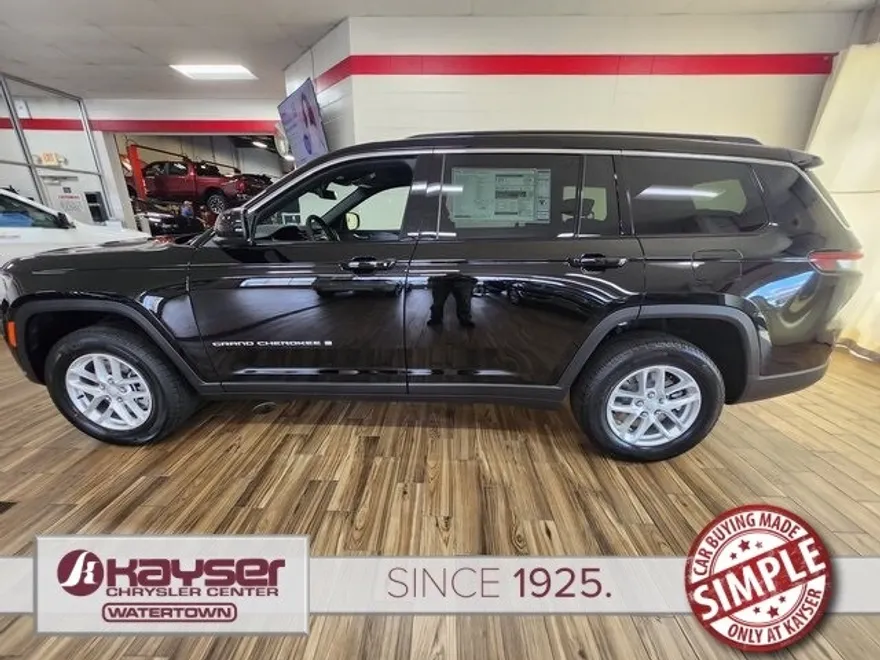 2025 Jeep Grand Cherokee Laredo X photo 3