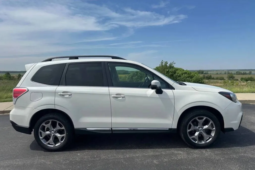 2017 Subaru Forester 2.5i Touring photo 1