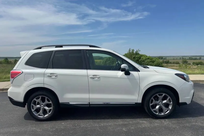 2017 Subaru Forester 2.5i Touring photo 1