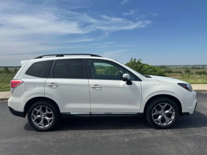 2017 Subaru Forester 2.5i Touring photo 1