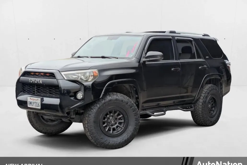 2019 Toyota 4Runner SR5 photo 1