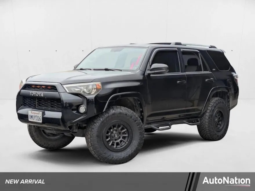 2019 Toyota 4Runner SR5 photo 1