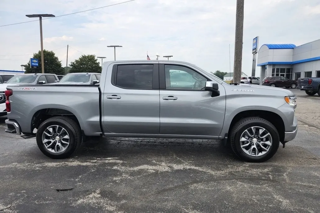 2026 Chevrolet Silverado 1500 LT photo 1