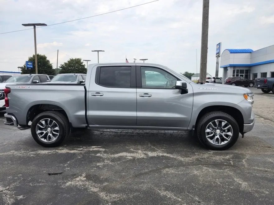 2026 Chevrolet Silverado 1500 LT photo 1
