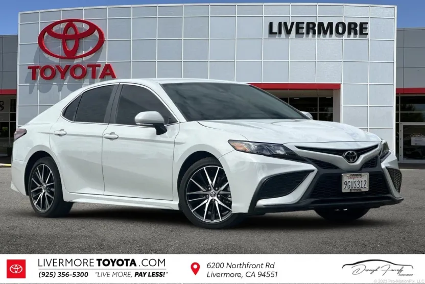 2023 Toyota Camry SE photo 1