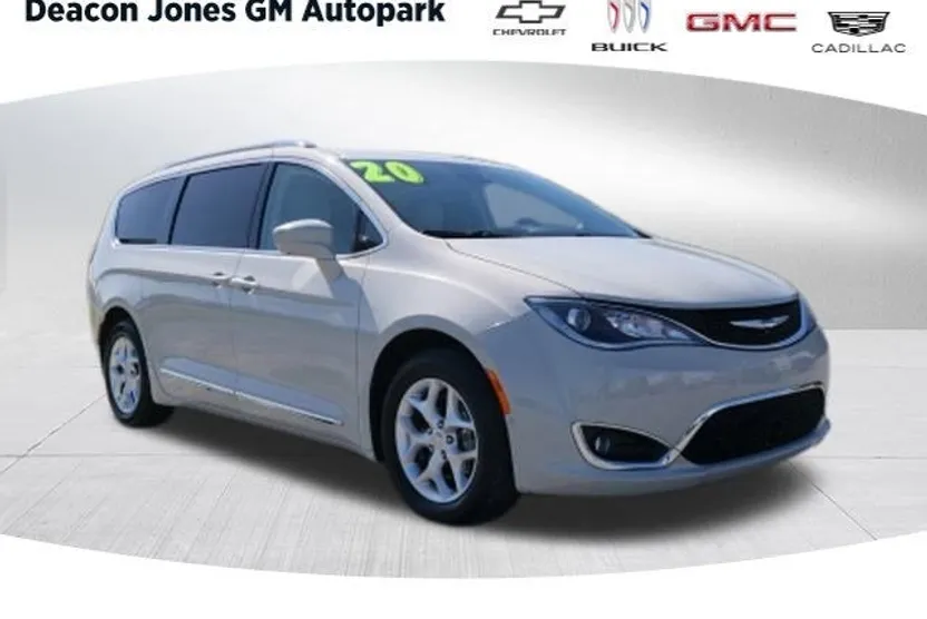 2020 Chrysler Pacifica Touring Plus photo 1