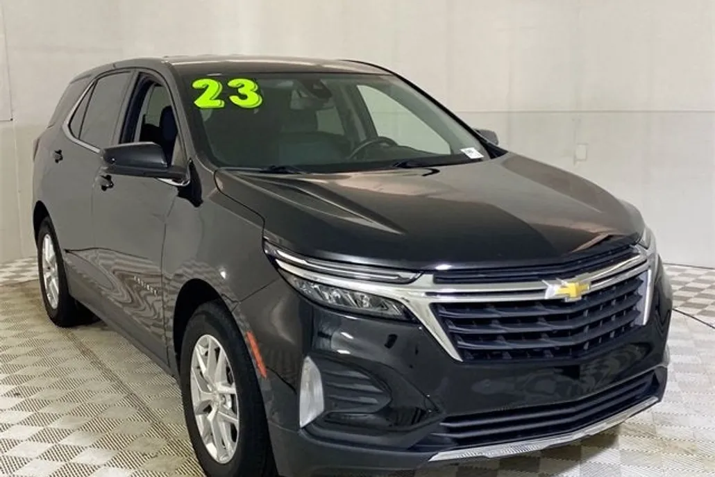 2023 Chevrolet Equinox LT photo 1