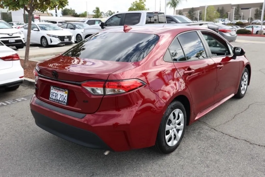 2023 Toyota Corolla LE photo 1