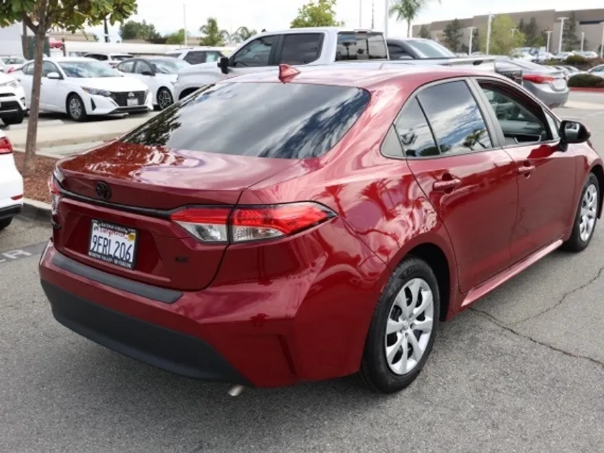 2023 Toyota Corolla LE photo 1