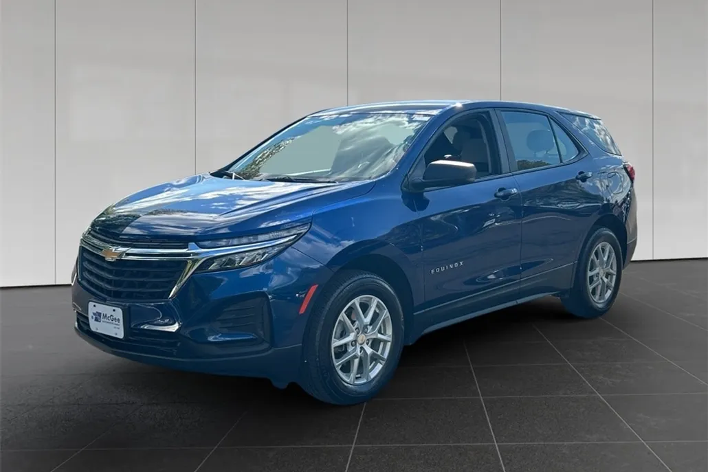 2022 Chevrolet Equinox LS photo 1