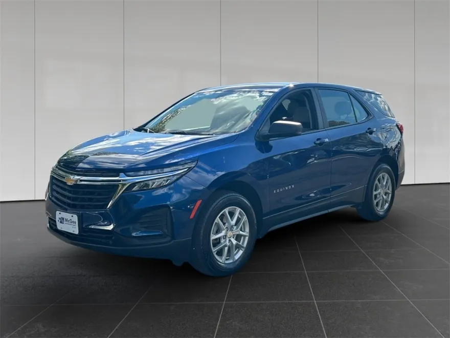 2022 Chevrolet Equinox LS photo 1